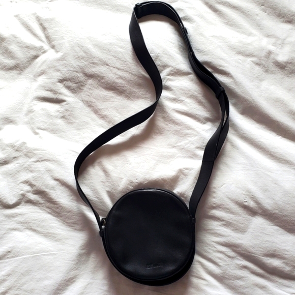 Diane Von Furstenberg black leather circle bag - Picture 2 of 6